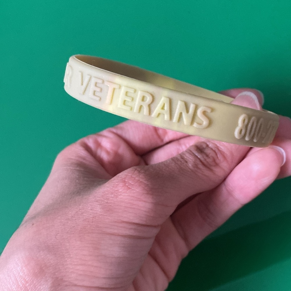 Army coyote tan “Support Our Veterans” silicone bracelet - Picture 4 of 10